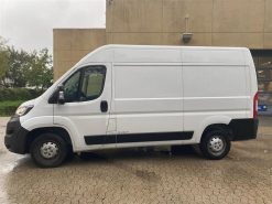 Alternative view of Peugeot Boxer 333 L2H2 2,2 BlueHDi Premium Pro 140HK Van 6g