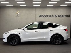 Alternative view of Tesla Model Y EL Standard Range RWD 299HK 5d Aut.